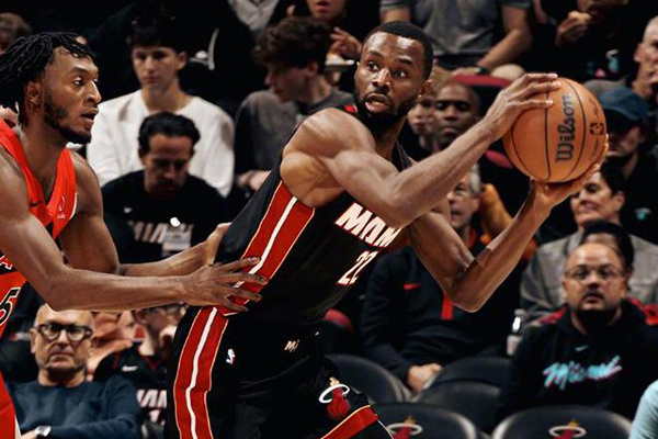 主场失守!热火三大主力下半场哑火,<a href=/lanqiubisa/raptors/ target=_blank class=infotextkey>猛龙</a>逆转终结四连败