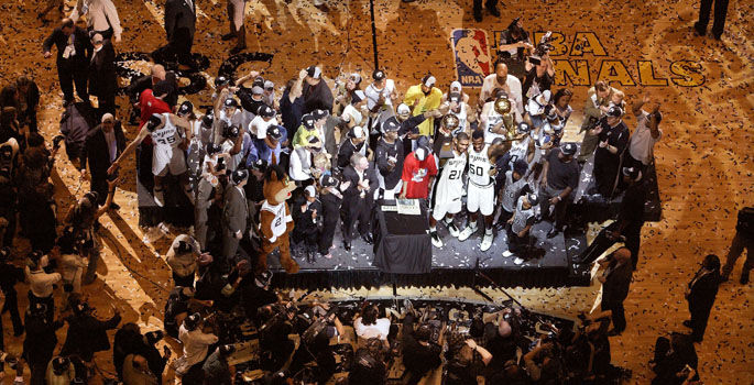 NBA编年史(2002-03):姚明来了! <a href=/lanqiubisa/spurs/ target=_blank class=infotextkey>马刺</a>复仇<a href=/lanqiubisa/lakers/ target=_blank class=infotextkey>湖人</a>