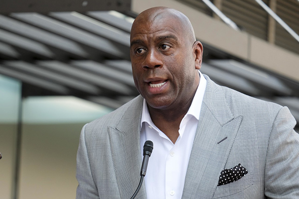 《Earn Your Leisure》播客:魔术师约翰逊敞开心扉,讲经纪失误与家族理财思考