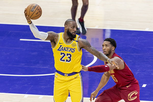 NBA高管匿名展望詹姆斯生涯:除非湖人下赛季夺冠,否则大概率再战1-2季