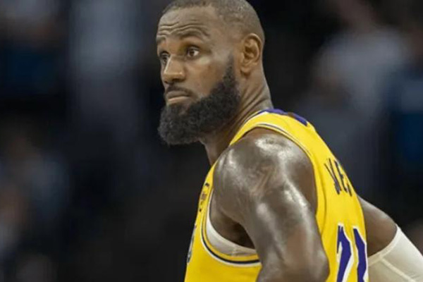 詹姆斯湖人生涯恐迎终点？5260万合同成过渡，<a href=/lanqiubisa/mavericks/ target=_blank class=infotextkey>独行侠</a><a href=/lanqiubisa/warriors/ target=_blank class=infotextkey>勇士</a>争传